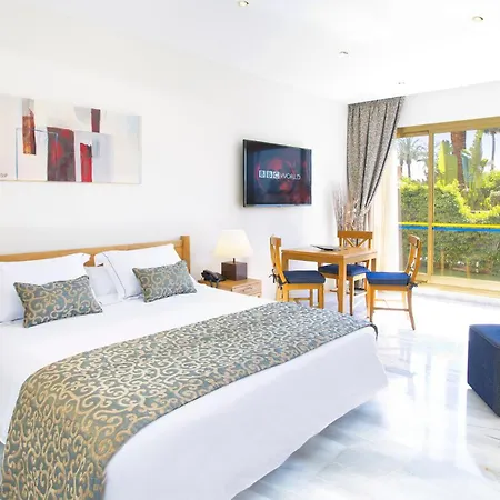 Sunset Club Apartmanhotel 4*