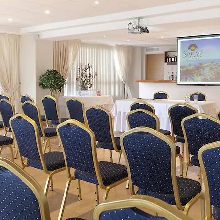Sunset Club Apartmanhotel 4*